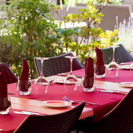Logis Hotel-Restaurant Le Chene Vert Saint-Pourcain-sur-Sioule Ngoại thất bức ảnh