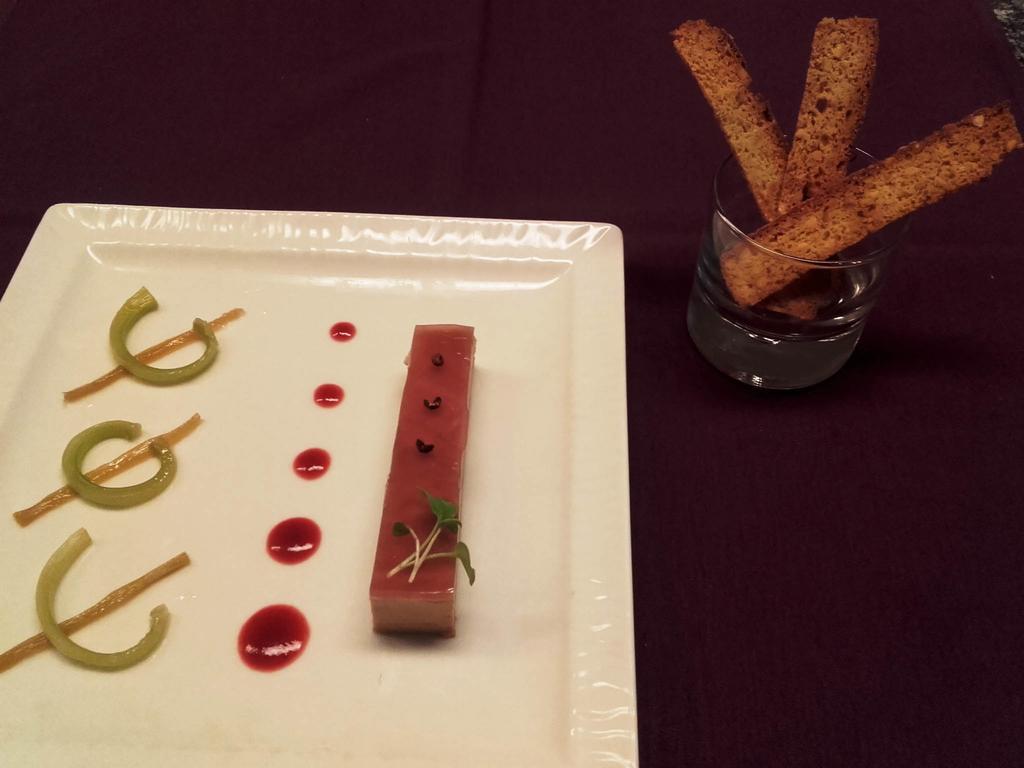 Logis Hotel-Restaurant Le Chene Vert Saint-Pourcain-sur-Sioule Ngoại thất bức ảnh